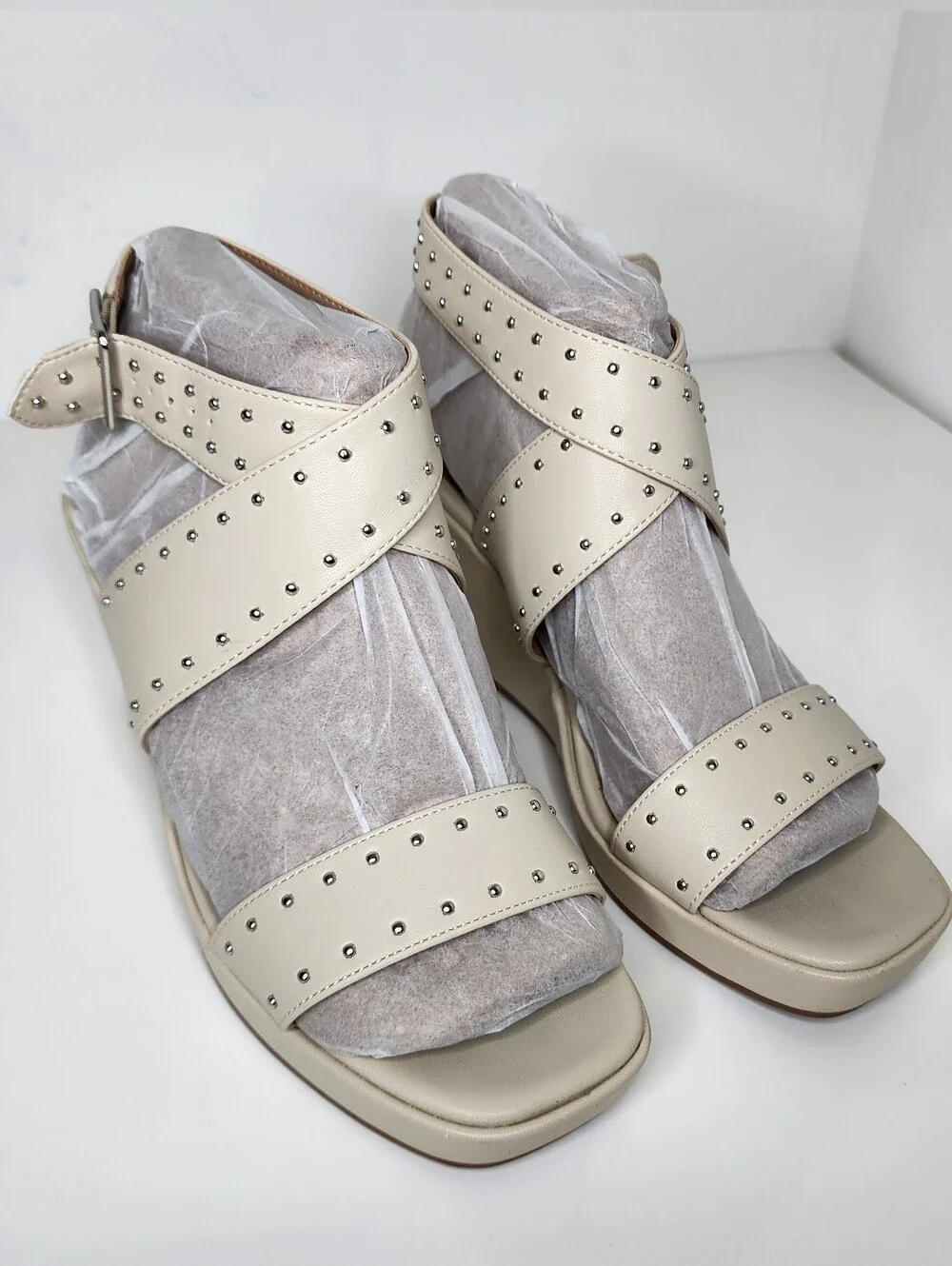 Sun + Stone chic ecru